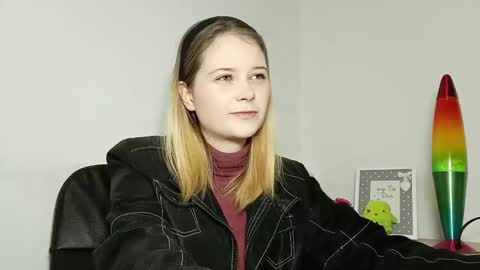 Lydia online show from November 11, 2025, 7:25 pm