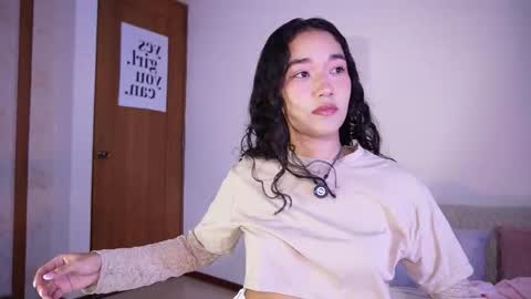 Lyhana Lee online show from November 8, 2025, 3:23 pm