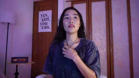 Lyhana Lee online show from November 20, 2025, 2:06 pm