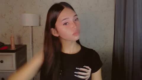 LYKA LOOPS online show from April 4, 2026, 10:57 am