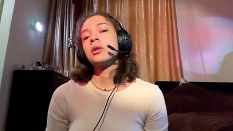 Snapshot of lylajanick chatting on October 2, 2025, 5:14 am Viola online show from October 2, 2025, 5:14 am