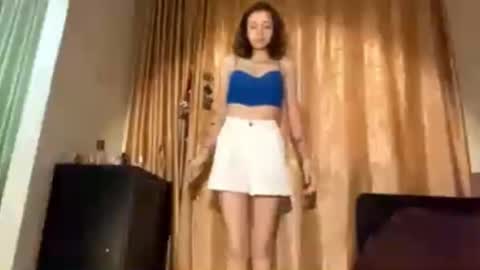 Snapshot of lylajanick chatting on October 11, 2025, 6:01 am Viola online show from October 11, 2025, 6:01 am