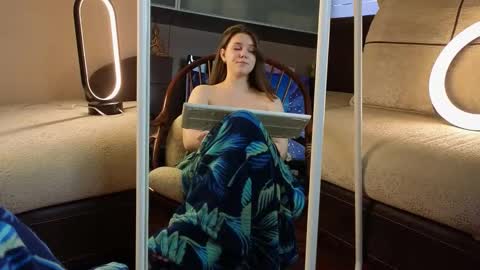 hi im Lyle online show from March 11, 2025, 9:24 am