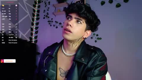 Snapshot of lylebennett_ chatting on December 2, 2024, 1:46 pm Lyle Bennett Freelance Model online show from December 2, 2024, 1:46 pm