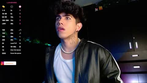 Snapshot of lylebennett_ chatting on December 19, 2024, 11:50 am Lyle Bennett Freelance Model online show from December 19, 2024, 11:50 am