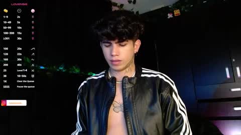 Snapshot of lylebennett_ chatting on December 19, 2024, 2:57 pm Lyle Bennett Freelance Model online show from December 19, 2024, 2:57 pm