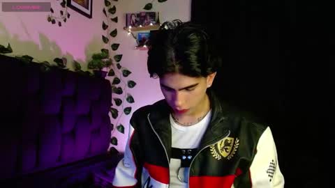 Snapshot of lylebennett_ chatting on February 7, 2025, 11:01 am Lyle Bennett Freelance Model online show from February 7, 2025, 11:01 am