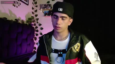 Snapshot of lylebennett_ chatting on February 7, 2025, 2:04 pm Lyle Bennett Freelance Model online show from February 7, 2025, 2:04 pm