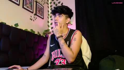 Snapshot of lylebennett_ chatting on February 14, 2025, 10:17 am Lyle Bennett Freelance Model online show from February 14, 2025, 10:17 am