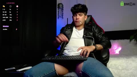 Snapshot of lylebennett_ chatting on September 13, 2025, 12:49 pm Lyle Bennett Freelance Model online show from September 13, 2025, 12:49 pm