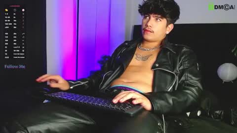 Snapshot of lylebennett_ chatting on September 24, 2025, 2:20 pm Lyle Bennett Freelance Model online show from September 24, 2025, 2:20 pm