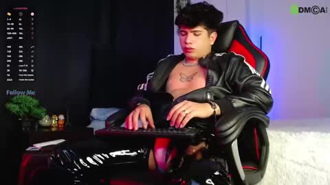 Snapshot of lylebennett_ chatting on October 9, 2025, 12:58 pm Lyle Bennett Freelance Model online show from October 9, 2025, 12:58 pm