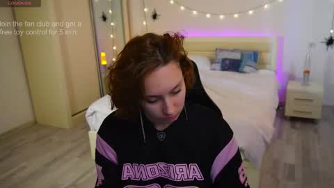 Lylian online show from October 28, 2025, 7:01 am