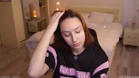 Lylian online show from November 3, 2025, 7:09 am