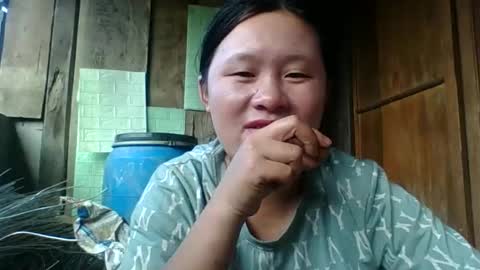 Snapshot of lylymai chatting on October 2, 2025, 9:05 am lylymai online show from October 2, 2025, 9:05 am