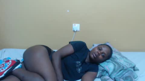 Snapshot of lyn_anna chatting on February 19, 2025, 7:38 pm lyn_anna online show from February 19, 2025, 7:38 pm