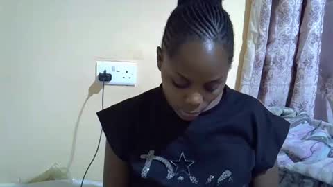 Snapshot of lyn_anna chatting on October 7, 2025, 7:22 pm lyn_anna online show from October 7, 2025, 7:22 pm