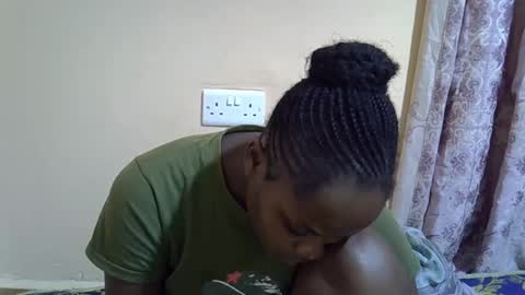 Snapshot of lyn_anna chatting on October 13, 2025, 7:52 am lyn_anna online show from October 13, 2025, 7:52 am