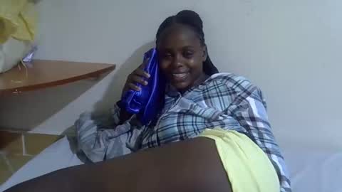 lyn_anna online show from February 8, 2026, 7:28 pm