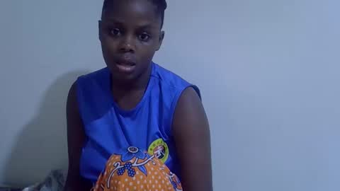 lyn_anna online show from April 12, 2026, 3:33 am