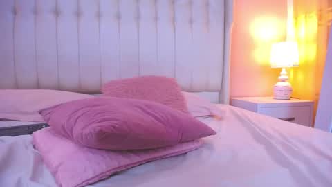 Snapshot of lyn_smith_ chatting on January 13, 2025, 8:15 pm Lyn online show from January 13, 2025, 8:15 pm