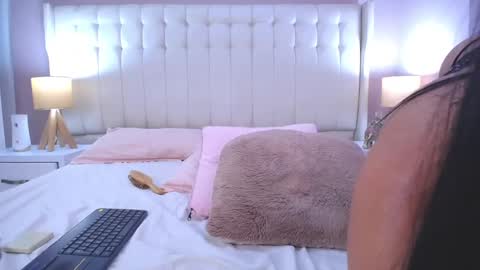Snapshot of lyn_smith_ chatting on February 25, 2025, 7:36 pm Lyn online show from February 25, 2025, 7:36 pm