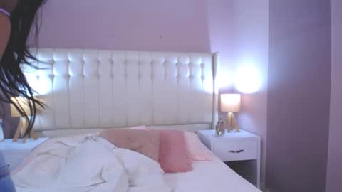 Snapshot of lyn_smith_ chatting on March 8, 2025, 11:27 am Lyn online show from March 8, 2025, 11:27 am