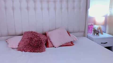 Snapshot of lyn_smith_ chatting on September 22, 2025, 11:45 am Lyn online show from September 22, 2025, 11:45 am
