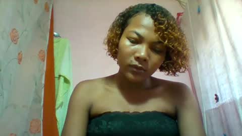 Snapshot of lyndah19 chatting on February 18, 2026, 7:37 am lyndah19 online show from February 18, 2026, 7:37 am