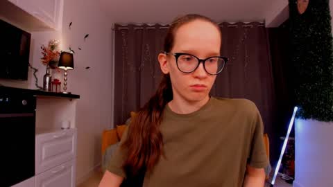 Snapshot of lynettebails chatting on February 1, 2025, 1:23 am Sara online show from February 1, 2025, 1:23 am