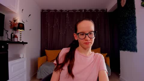 Snapshot of lynettebails chatting on February 9, 2025, 10:21 pm Sara online show from February 9, 2025, 10:21 pm