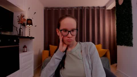 Snapshot of lynettebails chatting on March 2, 2025, 10:16 pm Sara online show from March 2, 2025, 10:16 pm