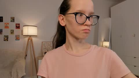 Snapshot of lynettebails chatting on March 11, 2025, 1:26 am Sara online show from March 11, 2025, 1:26 am