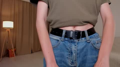 Snapshot of lynettebails chatting on October 1, 2025, 4:13 pm Sara online show from October 1, 2025, 4:13 pm