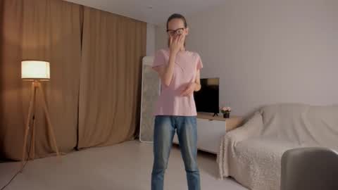 Snapshot of lynettebails chatting on October 18, 2025, 4:08 pm Sara online show from October 18, 2025, 4:08 pm