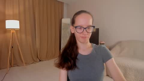 Snapshot of lynettebails chatting on October 19, 2025, 4:07 pm Sara online show from October 19, 2025, 4:07 pm