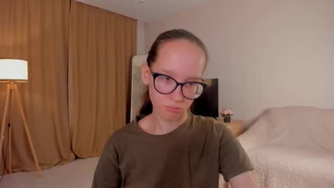 Snapshot of lynettebails chatting on October 21, 2025, 4:51 pm Sara online show from October 21, 2025, 4:51 pm