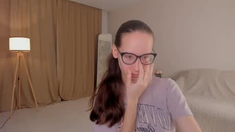 Snapshot of lynettebails chatting on October 24, 2025, 4:25 pm Sara online show from October 24, 2025, 4:25 pm