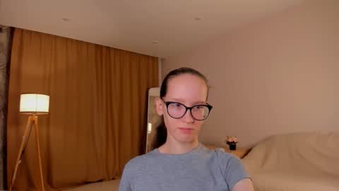 Snapshot of lynettebails chatting on October 28, 2025, 4:42 pm Sara online show from October 28, 2025, 4:42 pm