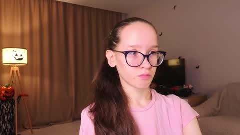 Snapshot of lynettebails chatting on November 9, 2025, 4:05 pm Sara online show from November 9, 2025, 4:05 pm