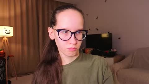 Snapshot of lynettebails chatting on November 10, 2025, 4:06 pm Sara online show from November 10, 2025, 4:06 pm