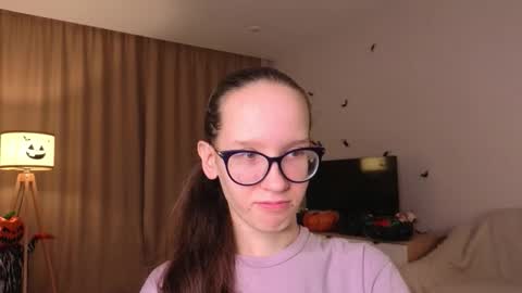 Snapshot of lynettebails chatting on November 12, 2025, 4:18 pm Sara online show from November 12, 2025, 4:18 pm