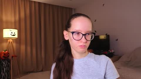 Snapshot of lynettebails chatting on November 16, 2025, 4:12 pm Sara online show from November 16, 2025, 4:12 pm