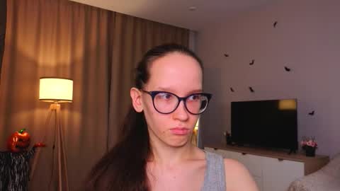 Snapshot of lynettebails chatting on November 22, 2025, 4:17 pm Sara online show from November 22, 2025, 4:17 pm