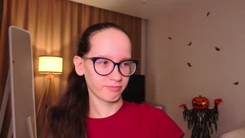 Snapshot of lynettebails chatting on November 26, 2025, 4:19 pm Sara online show from November 26, 2025, 4:19 pm