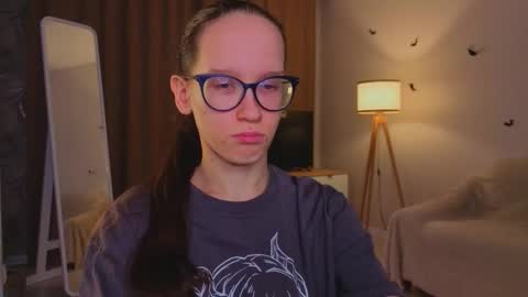 Snapshot of lynettebails chatting on November 28, 2025, 4:09 pm Sara online show from November 28, 2025, 4:09 pm