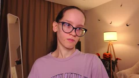 Snapshot of lynettebails chatting on November 29, 2025, 4:43 pm Sara online show from November 29, 2025, 4:43 pm