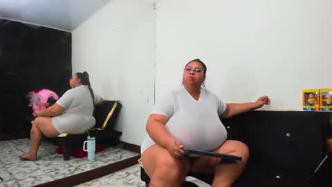 Snapshot of lynn_and_esteban chatting on July 17, 2026, 2:51 am Lynn jonnes online show from July 17, 2026, 2:51 am
