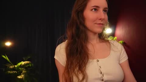 Lynn online show from October 14, 2025, 3:29 am