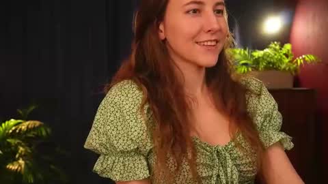 Lynn online show from October 28, 2025, 7:23 am